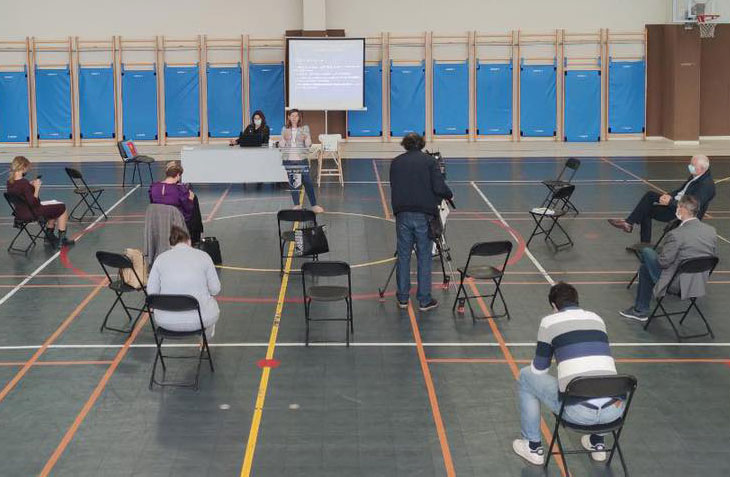 Ilustrativna slika konferencije u sportskoj dvorani