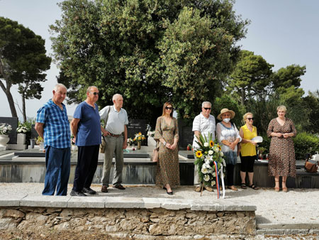 fotografija polaganja vijenca na spomen obilježje antifašističkoj borbi