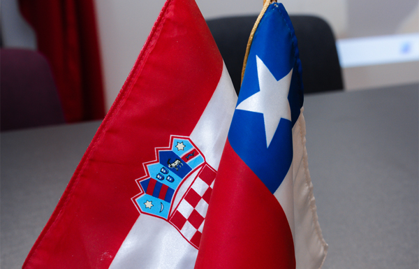 Hrvatska i Čileanska zastava